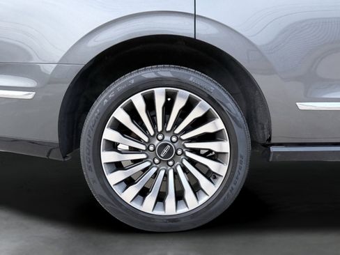 Used 2018 Lincoln Navigator Reserve w/ Technology Package image 10