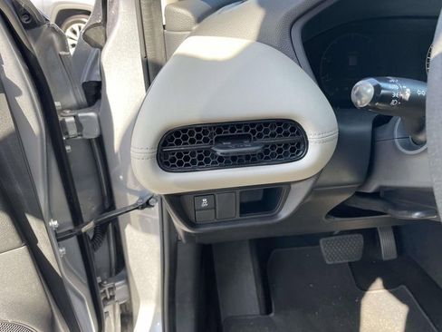 Used 2023 Honda HR-V LX image 31