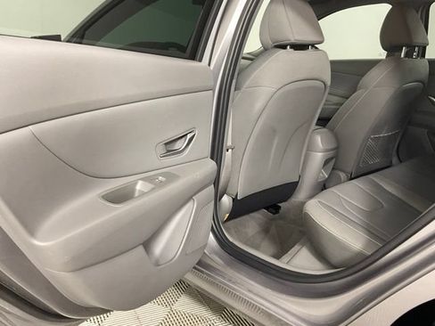 Used 2025 Hyundai Elantra SEL FWD image 14