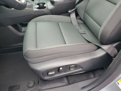 New 2026 GMC Terrain AT4 w/ LPO, Black Badging Package AWD/4WD image 16