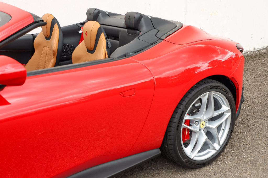 Certified 2026 Ferrari Roma Spider RWD image 41