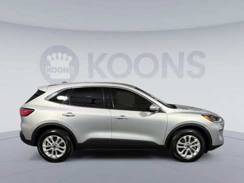 Used 2020 Ford Escape SE image 17