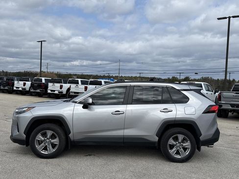 Used 2022 Toyota RAV4 XLE w/ Convenience Package AWD/4WD image 3