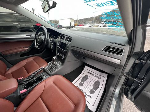 Used 2017 Volkswagen Golf Alltrack S image 24