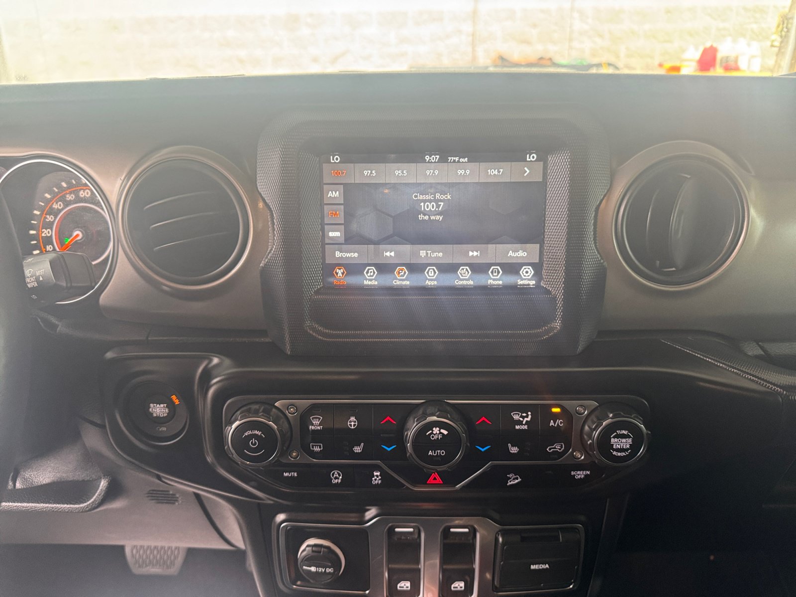 Used 2020 Jeep Wrangler Sport AWD/4WD image 18