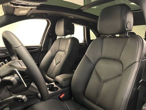 New 2025 Porsche Macan image 38