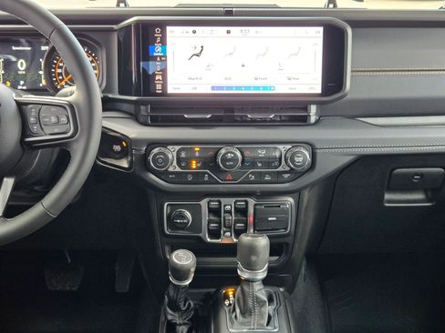 New 2026 Jeep Gladiator Sahara image 14