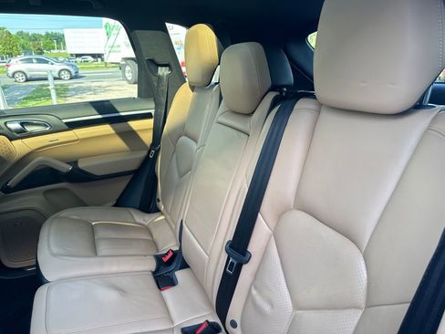 Used 2017 Porsche Cayenne S AWD/4WD image 16