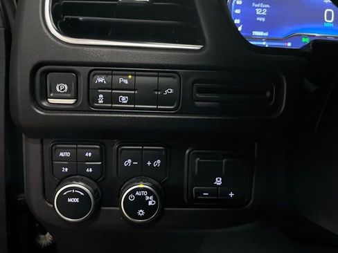 Used 2022 Chevrolet Suburban RST w/ Luxury Package AWD/4WD image 23
