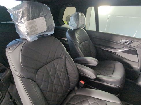 Used 2026 BMW X7 xDrive40i w/ M Sport Package image 32