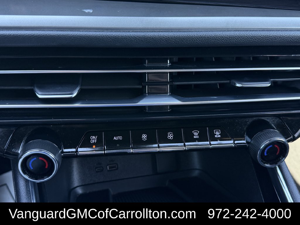 Used 2025 Chevrolet Traverse LT FWD image 21