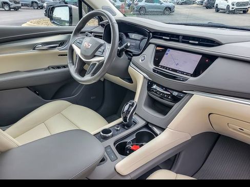 Certified 2023 Cadillac XT5 Premium Luxury AWD/4WD image 32