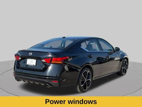 Used 2024 Nissan Altima 2.5 SR FWD image 3