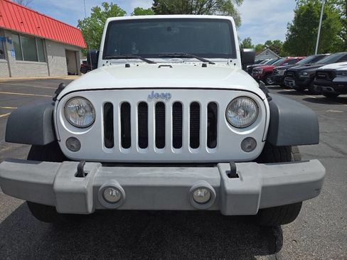 Used 2015 Jeep Wrangler Unlimited Rubicon w/ Connectivity Group AWD/4WD image 3