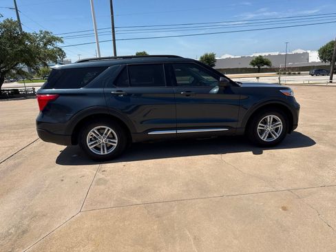 Used 2022 Ford Explorer XLT w/ Equipment Group 202A RWD image 8