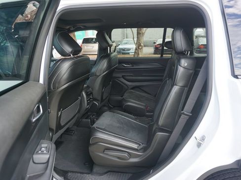Used 2024 Jeep Grand Cherokee L Altitude AWD/4WD image 14