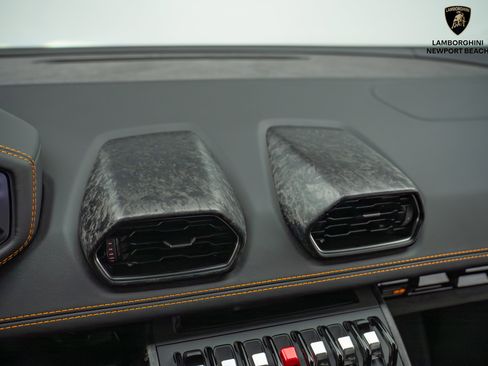 Used 2020 Lamborghini Huracan EVO image 31