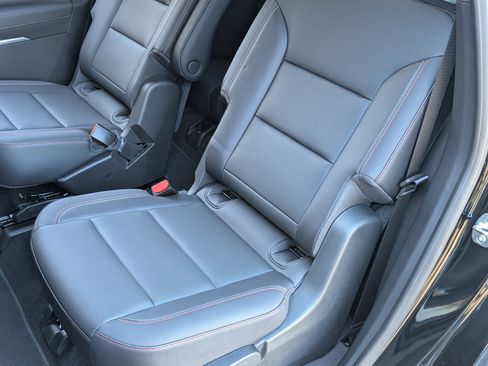 Used 2025 Chevrolet Traverse Z71 w/ Driver Confidence Package image 17