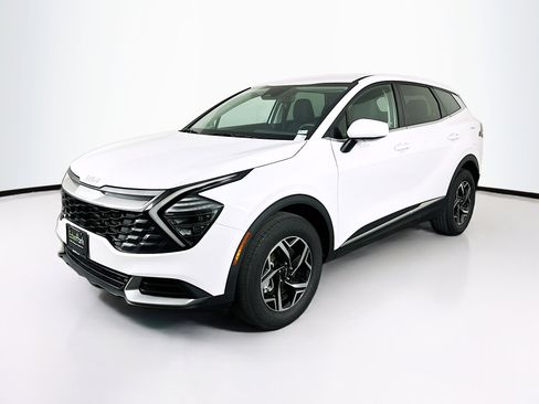 Used 2025 Kia Sportage LX image 3