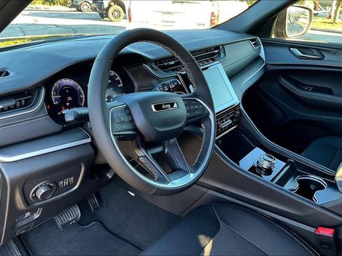 New 2025 Jeep Grand Cherokee Laredo w/ Luxury Tech Group I image 6