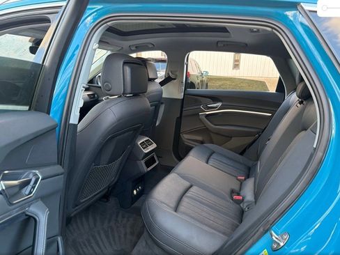 Used 2019 Audi e-tron Premium Plus image 5