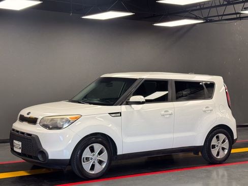 Used 2015 Kia Soul FWD image 1
