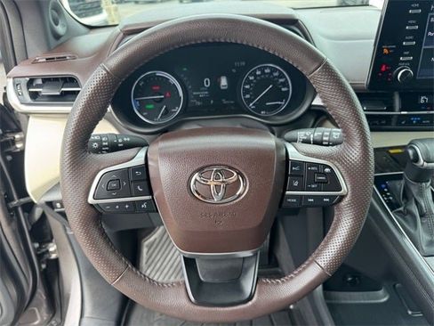 Certified 2023 Toyota Sienna Platinum image 20