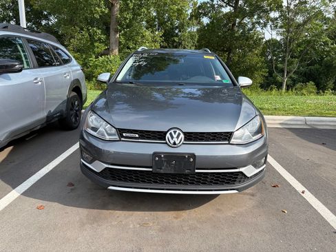 Used 2017 Volkswagen Golf Alltrack S AWD/4WD image 2