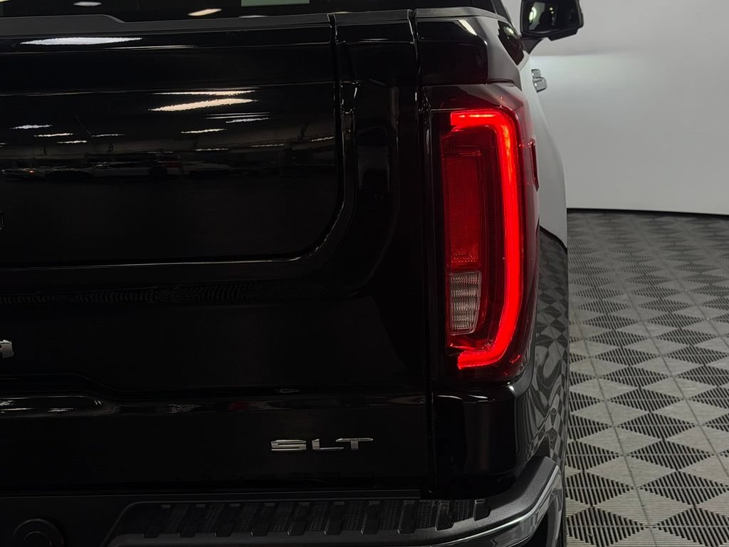 Used 2025 GMC Sierra 1500 SLT AWD/4WD image 13
