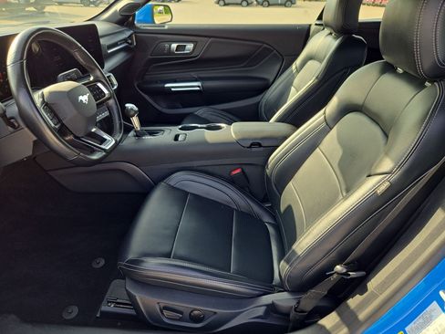 Used 2025 Ford Mustang Premium RWD image 15