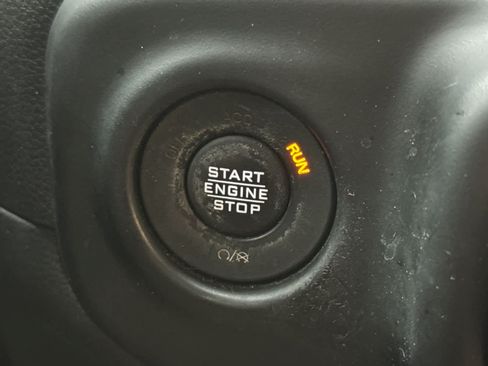 Used 2022 Jeep Wrangler Unlimited Sahara AWD/4WD image 22