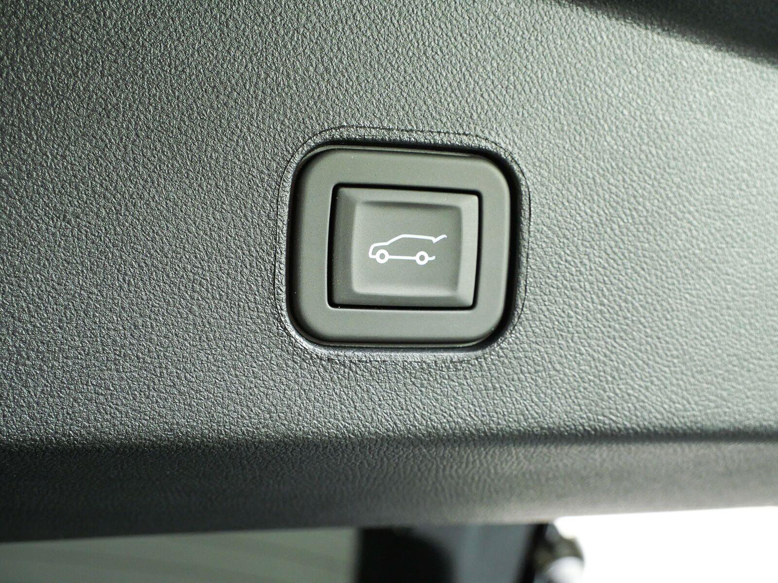 Used 2026 Cadillac Lyriq Sport RWD image 35