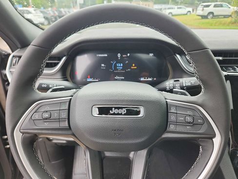 New 2025 Jeep Grand Cherokee L Altitude image 15