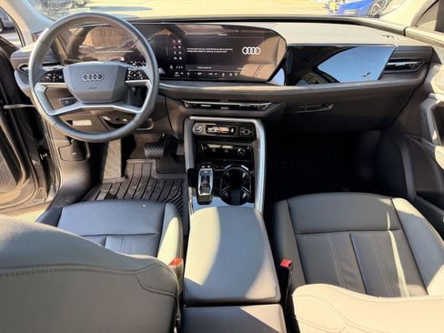 Used 2025 Audi Q5 Premium w/ Convenience Package image 16