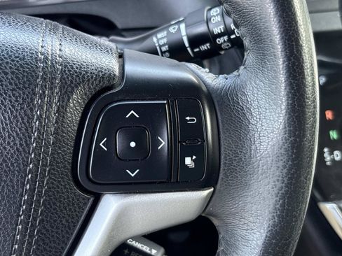 Used 2017 Toyota Sienna SE Premium FWD image 19