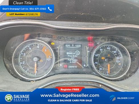 Used 2019 Jeep Cherokee Latitude Plus AWD/4WD image 12