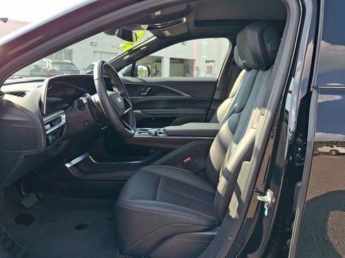 Used 2026 Cadillac Lyriq Luxury AWD/4WD image 13