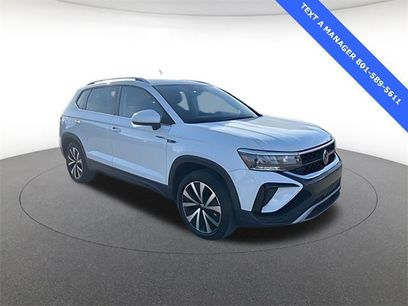 Used 2023 Volkswagen Taos SE w/ Panoramic Sunroof Package
