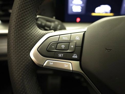 New 2026 Volkswagen Tiguan SE R-Line image 24