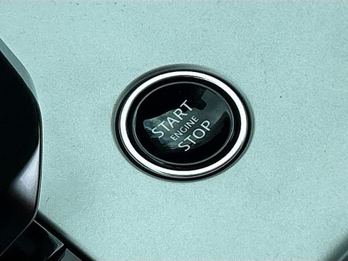 New 2025 Land Rover Range Rover SE image 37