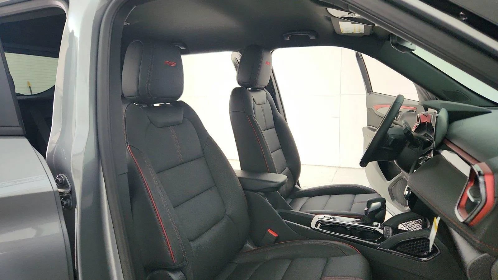 Used 2025 Chevrolet TrailBlazer RS w/ Convenience Package FWD image 30