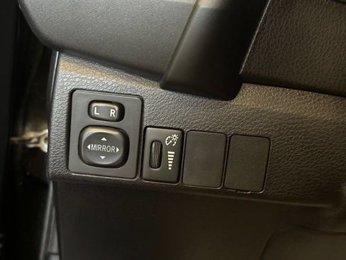 Used 2017 Toyota Corolla SE w/ Carpet Mat Package (TMS) FWD image 18