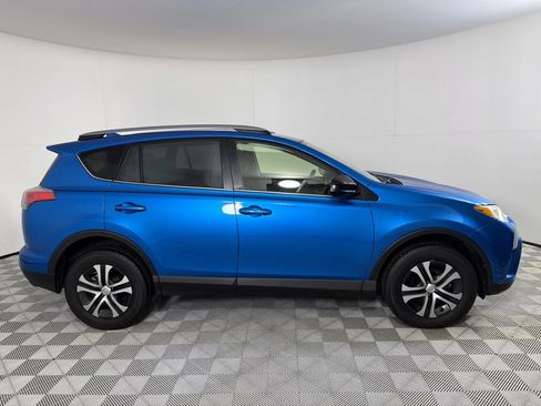 Used 2017 Toyota RAV4 LE image 4