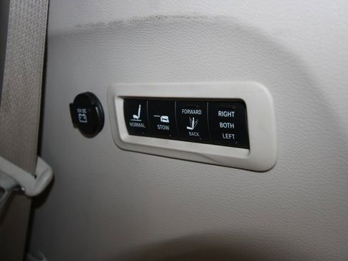 Used 2017 Chrysler Pacifica Limited w/ UConnect Theater Package image 39