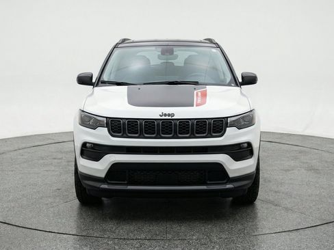Used 2025 Jeep Compass Trailhawk AWD/4WD image 2