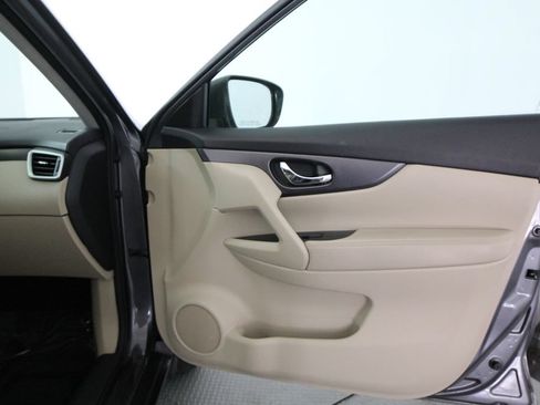 Used 2016 Nissan Rogue S w/ Appearance Package FWD image 48