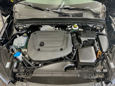 Used 2025 Volvo XC40 B5 Plus image 35