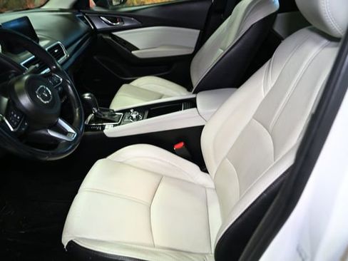 Used 2018 MAZDA MAZDA3 Grand Touring w/ Premium Equipment Package image 20