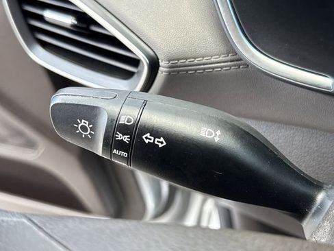 Used 2020 Hyundai Santa Fe SE FWD image 32