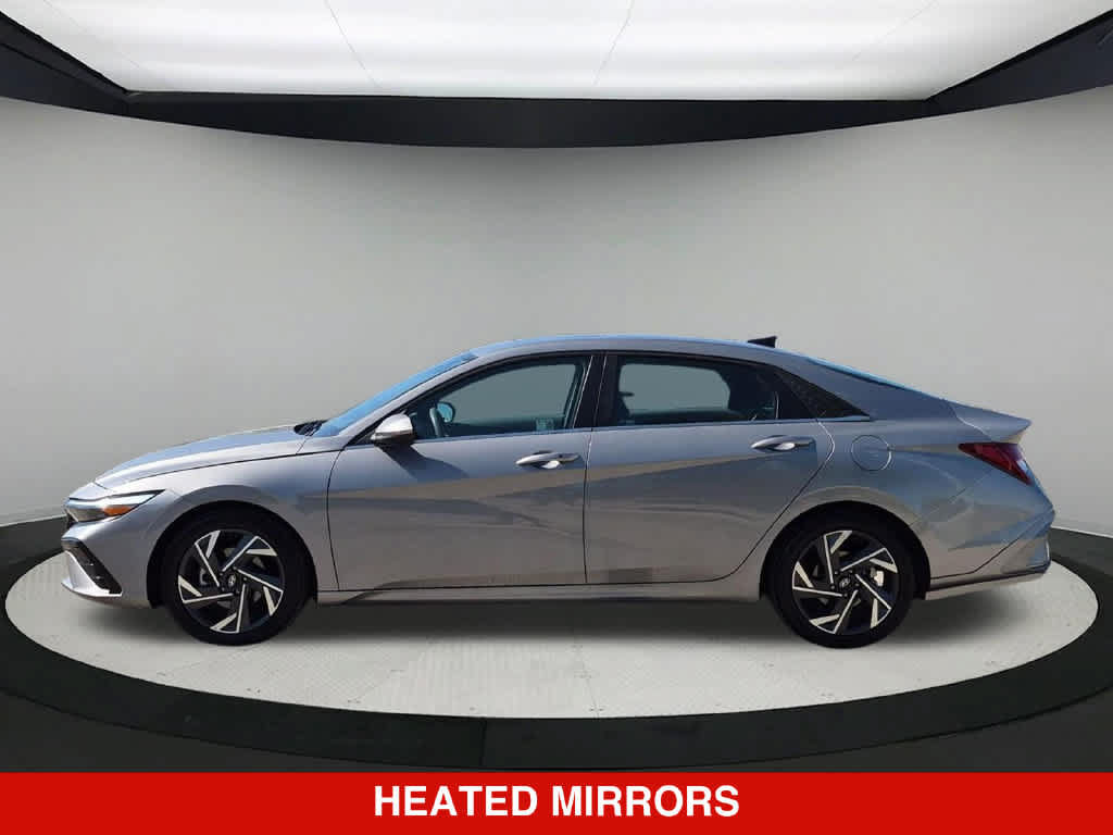 Used 2025 Hyundai Elantra SEL FWD image 3